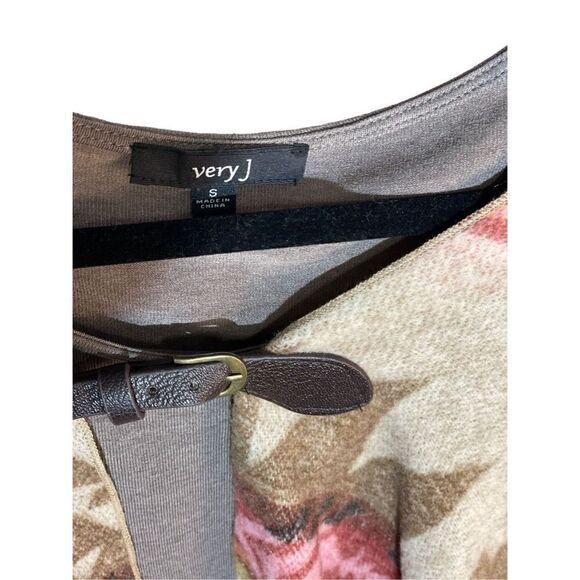 Gorgeous womens cover and top underneath by Very J size small and cover is one s - Picture 3 of 6